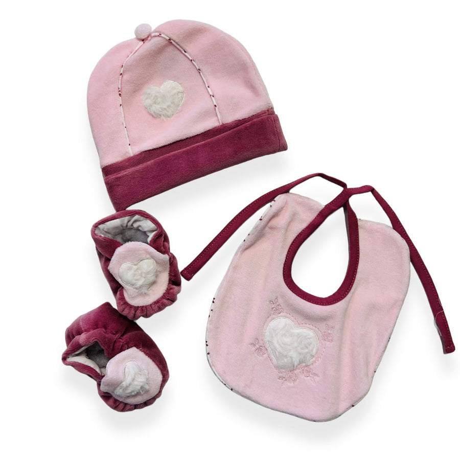 Set in Ciniglia Cappello+scarpe+bavetta