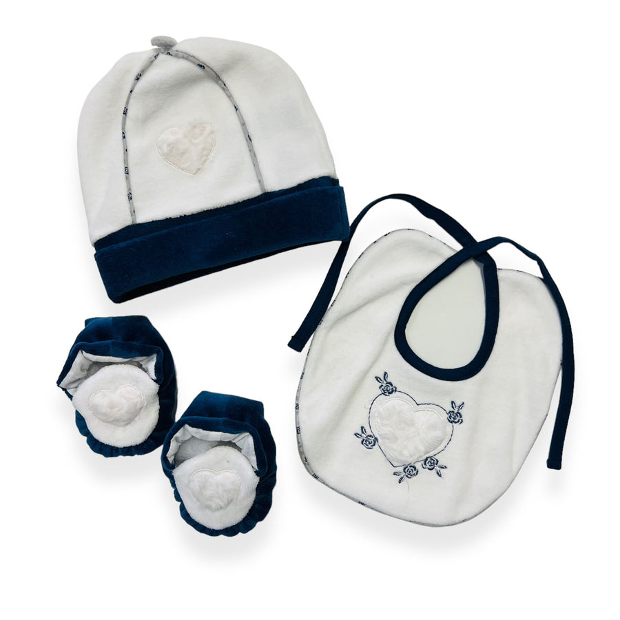 Set in Ciniglia Cappello+scarpe+bavetta