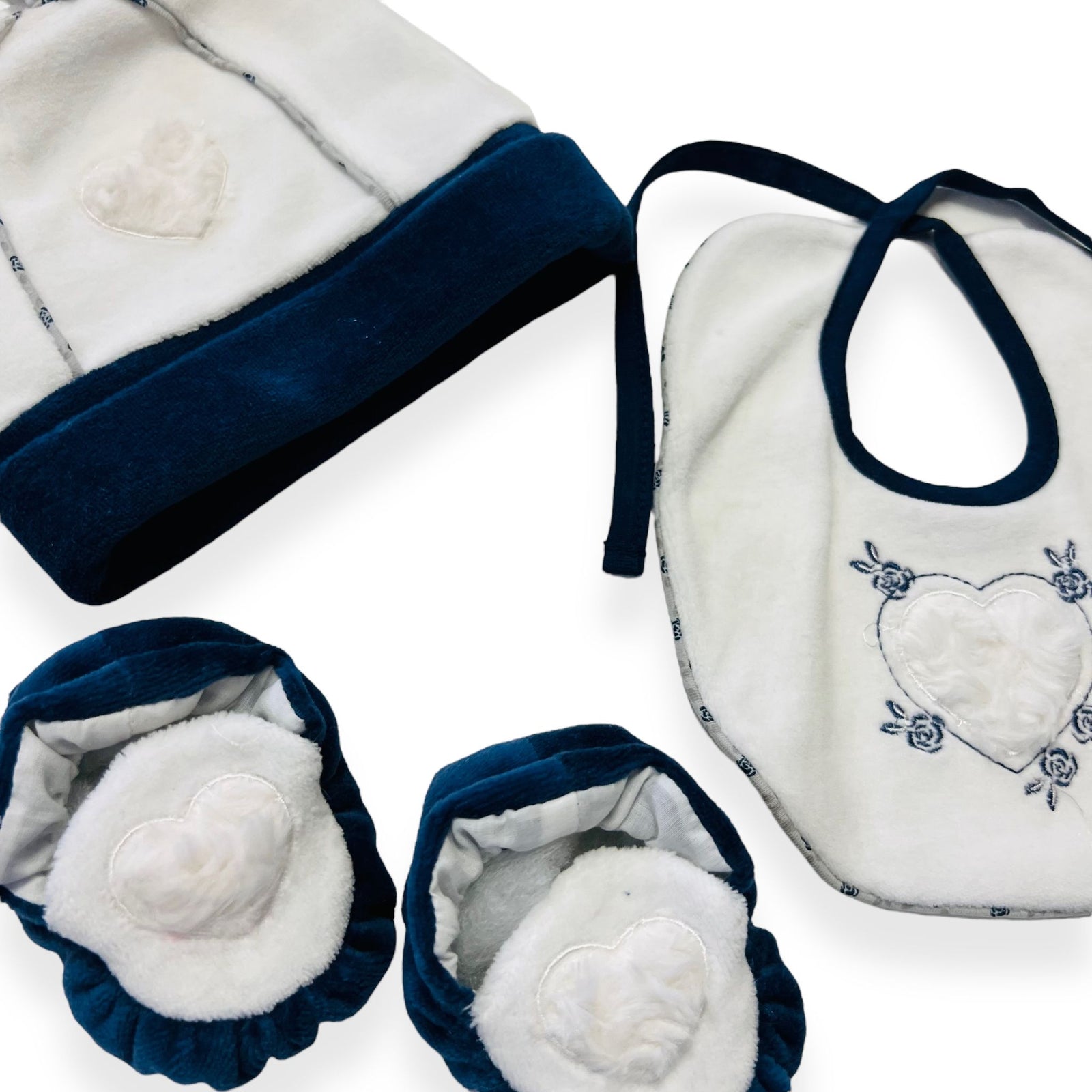 Set in Ciniglia Cappello+scarpe+bavetta