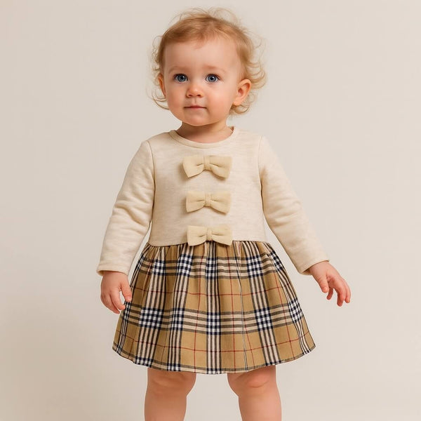 Abitino a maniche lunghe con fiocchetti decorativi